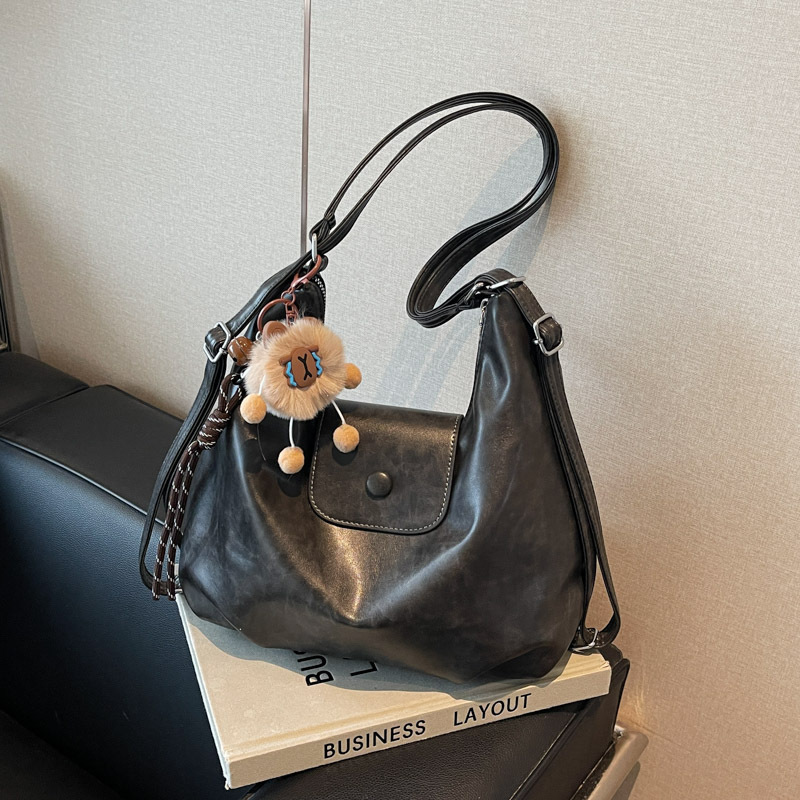 Versatile Women’s Shoulder Bag